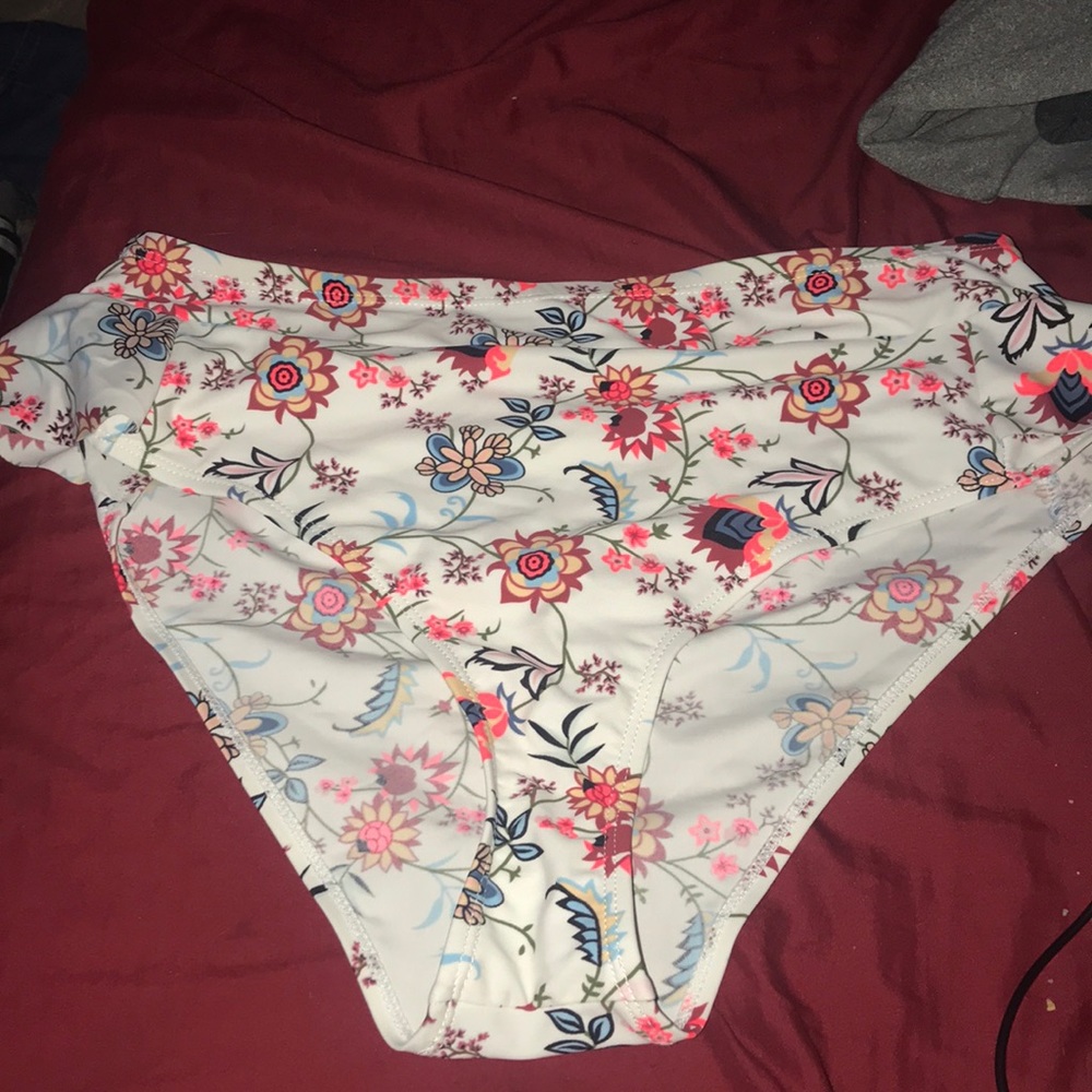 Swimsuit - Picture 2 of 3